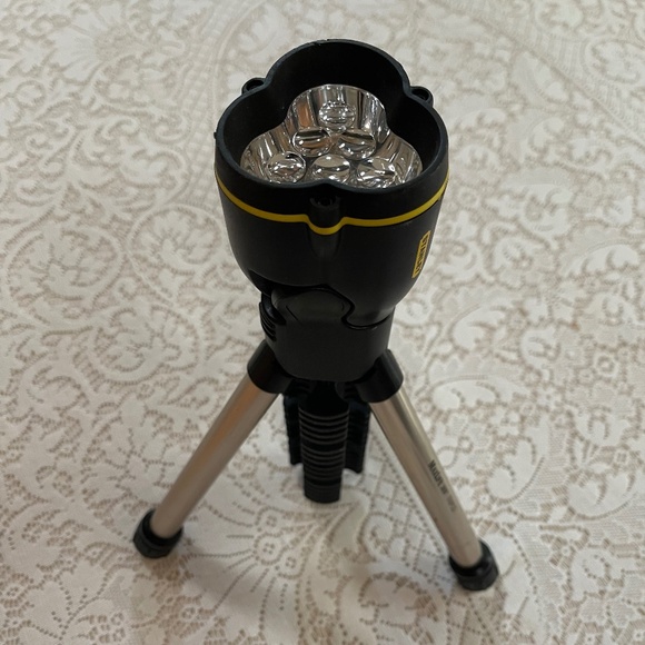 STANLEY MAXLIFE 369 Tripod LED Flashlight - Picture 8 of 8